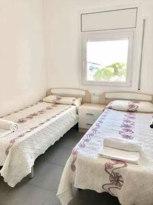 Amplio Apartamento Con Jardin En Almadrava Roses